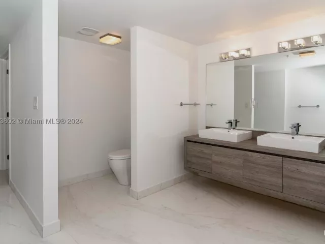 3-bedroom condo for sale in Sunny Isles Beach - 400 Sunny Isles Blvd 919 - MondialRealty