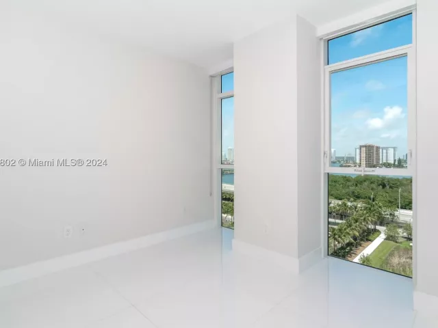 3-bedroom condo for sale in Sunny Isles Beach - 400 Sunny Isles Blvd 919 - MondialRealty