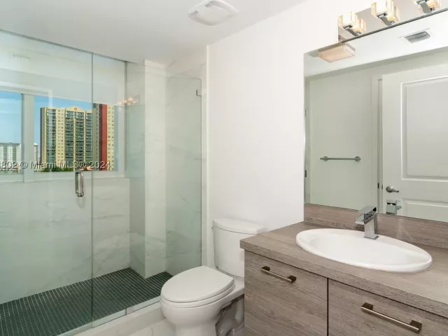 3-bedroom condo for sale in Sunny Isles Beach - 400 Sunny Isles Blvd 919 - MondialRealty