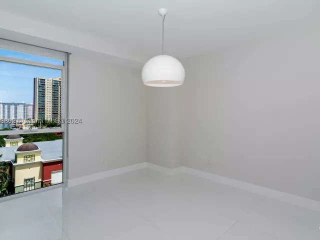 3-bedroom condo for sale in Sunny Isles Beach - 400 Sunny Isles Blvd 919 - MondialRealty