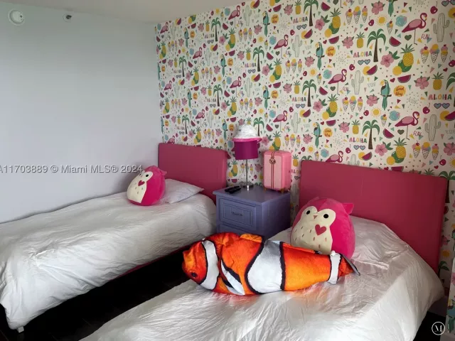 2-bedroom condo for rent in Miami Beach - 2555 Collins Ave 1409 - MondialRealty