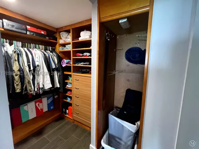 2-bedroom condo for rent in Miami Beach - 2555 Collins Ave 1409 - MondialRealty