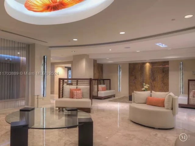 2-bedroom condo for rent in Miami Beach - 2555 Collins Ave 1409 - MondialRealty