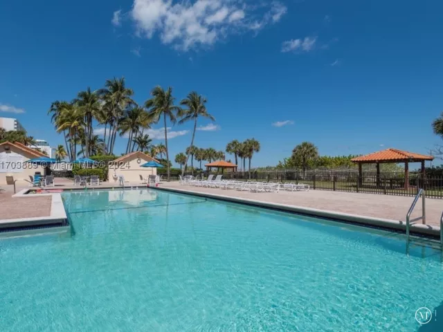 2-bedroom condo for rent in Miami Beach - 2555 Collins Ave 1409 - MondialRealty