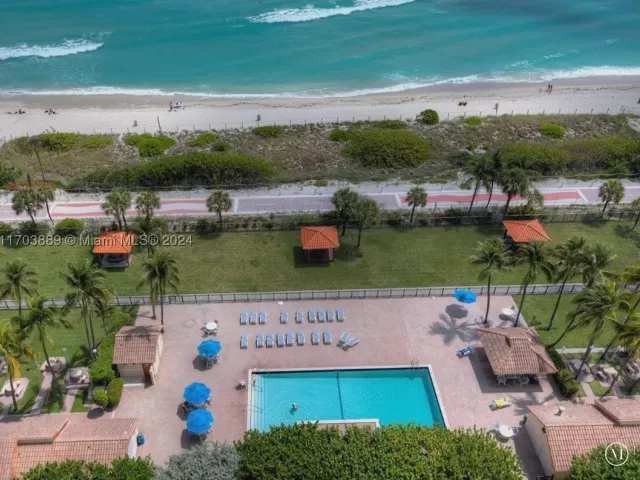 2-bedroom condo for rent in Miami Beach - 2555 Collins Ave 1409 - MondialRealty