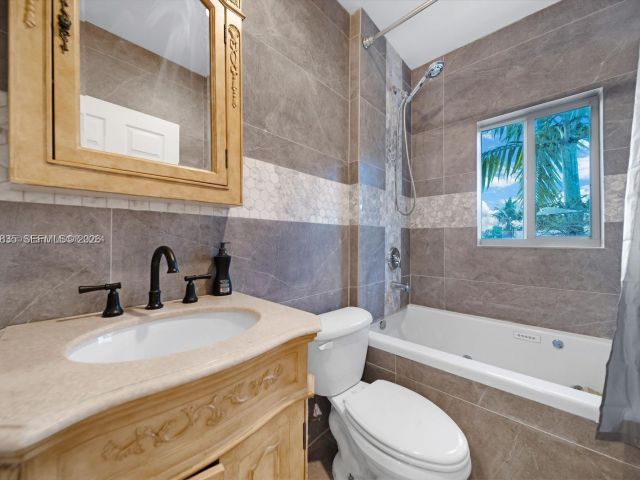 Home for sale at 615 NW 10th Ter 1 - photo 7465007