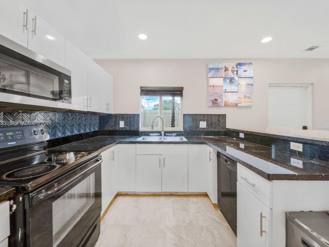 Home for sale at 615 NW 10th Ter 1 - photo 7465023