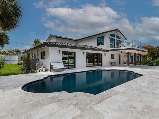 Home for sale at 2447 SE 10th Street - photo 5544082