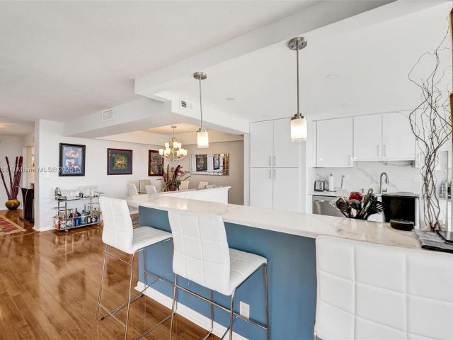 Apartment for sale  Unit #8B - photo 6251437