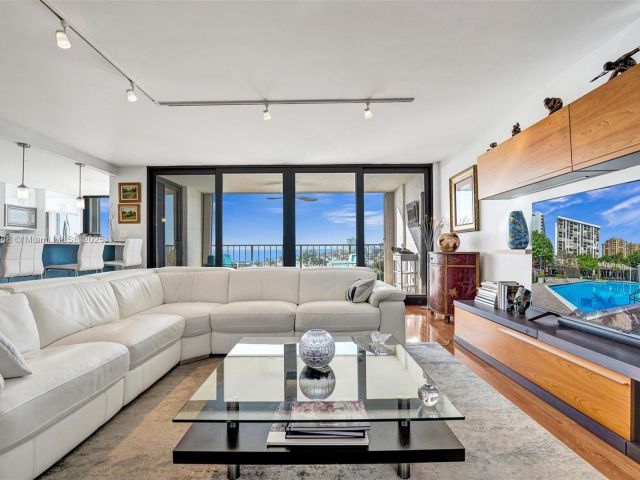 Apartment for sale  Unit #8B - photo 6251448