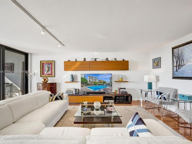 Apartment for sale  Unit #8B - photo 6251451