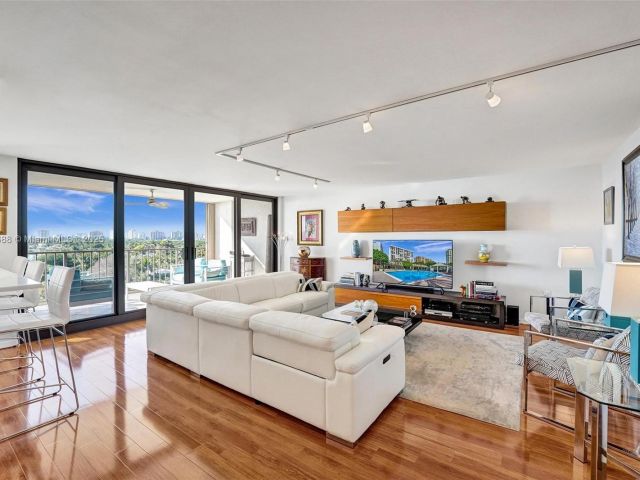 Apartment for sale  Unit #8B - photo 6251452