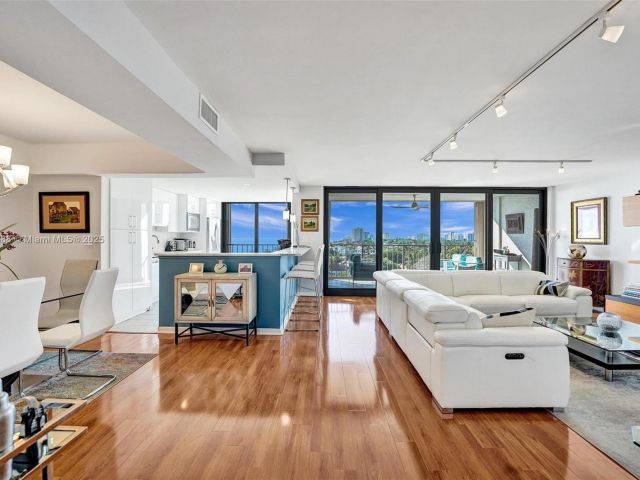 Apartment for sale  Unit #8B - photo 6251453