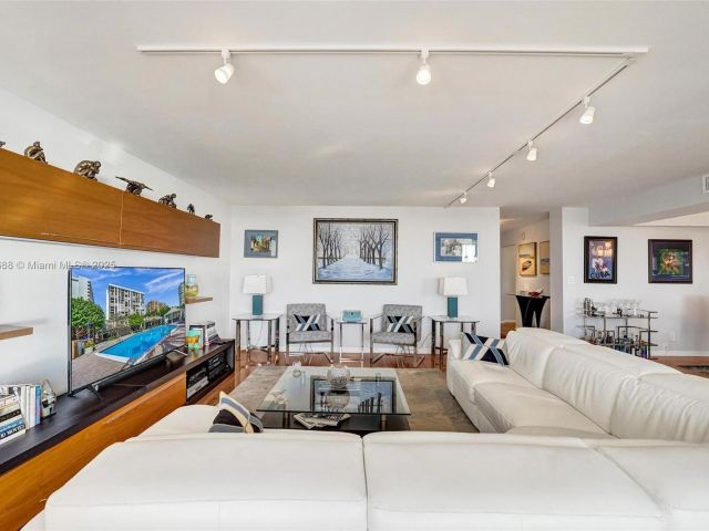 Apartment for sale  Unit #8B - photo 6251454