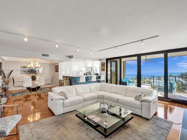 Apartment for sale  Unit #8B - photo 6251455