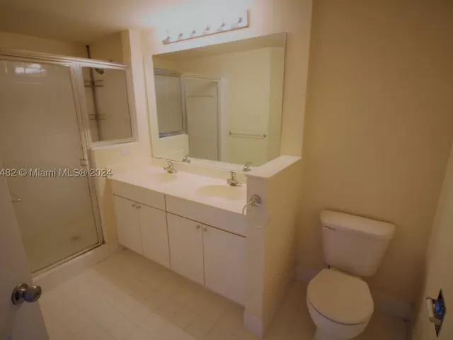 2-bedroom condo for sale in Sunny Isles Beach - 17150 N Bay Rd 2612 - MondialRealty