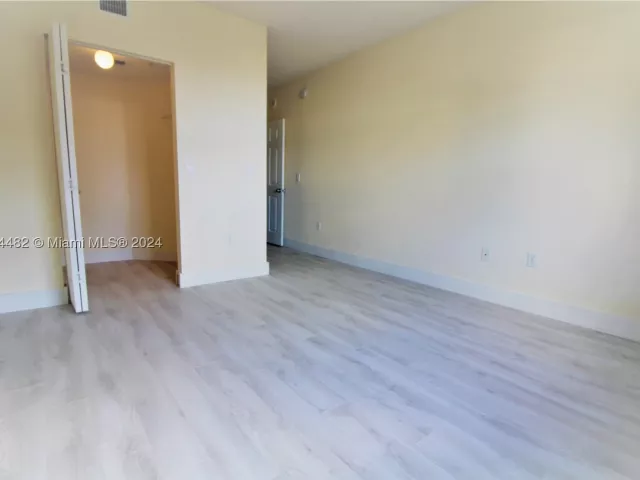 2-bedroom condo for sale in Sunny Isles Beach - 17150 N Bay Rd 2612 - MondialRealty