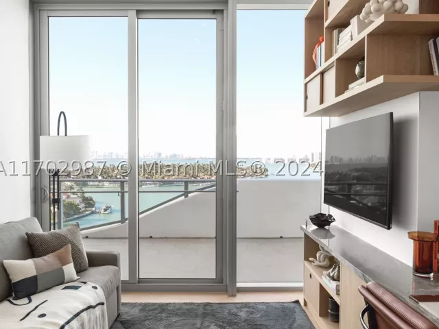 3-bedroom condo for sale in Miami Beach - 6800 Indian Creek Dr PH2 - MondialRealty
