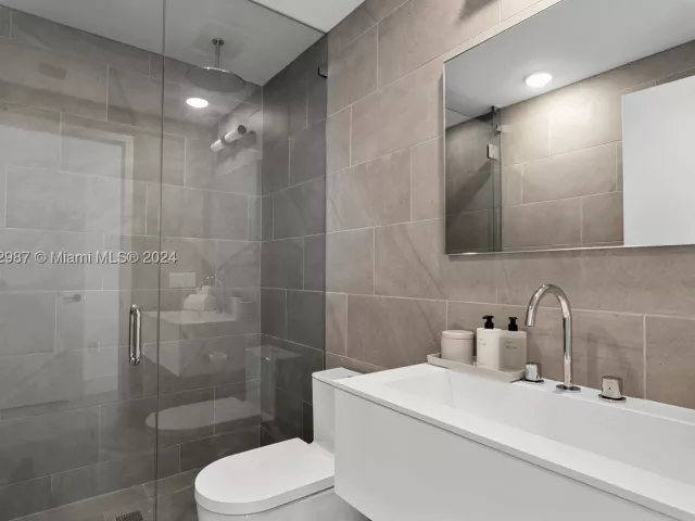 3-bedroom condo for sale in Miami Beach - 6800 Indian Creek Dr PH2 - MondialRealty