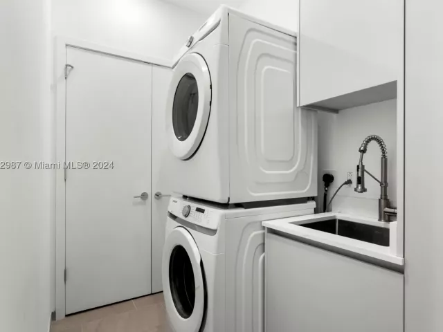 3-bedroom condo for sale in Miami Beach - 6800 Indian Creek Dr PH2 - MondialRealty