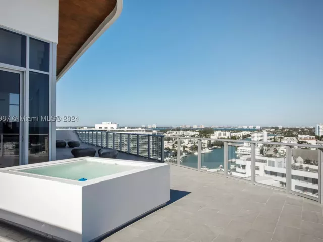3-bedroom condo for sale in Miami Beach - 6800 Indian Creek Dr PH2 - MondialRealty