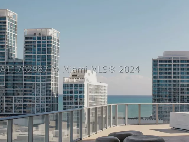 3-bedroom condo for sale in Miami Beach - 6800 Indian Creek Dr PH2 - MondialRealty