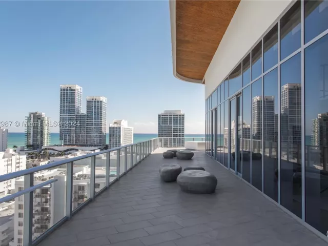 3-bedroom condo for sale in Miami Beach - 6800 Indian Creek Dr PH2 - MondialRealty