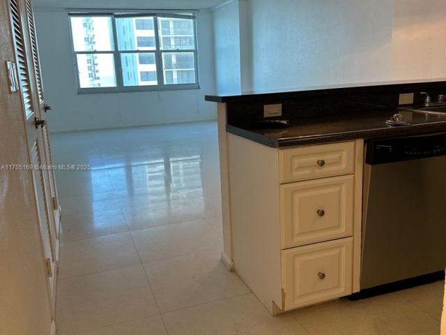 Apartment for sale  Unit #1603 - photo 5634743