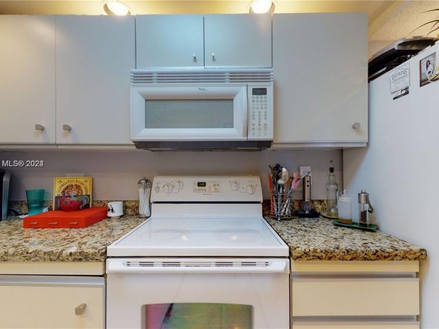 Apartment for sale  Unit #417 - photo 5679781