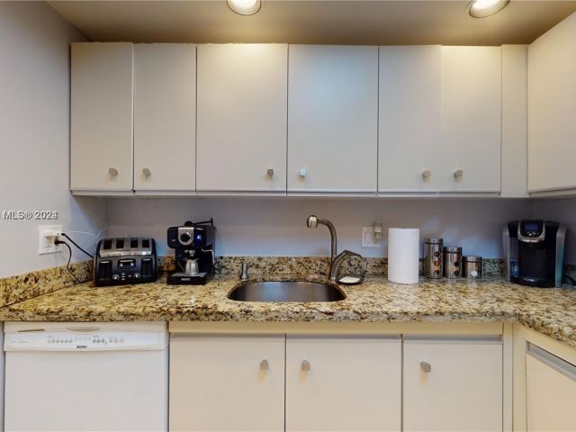 Apartment for sale  Unit #417 - photo 5679782