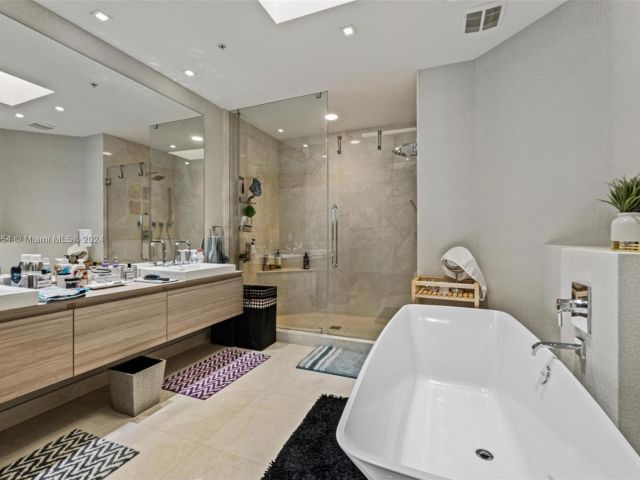 Apartment for sale  Unit #PH-5 - photo 5687814