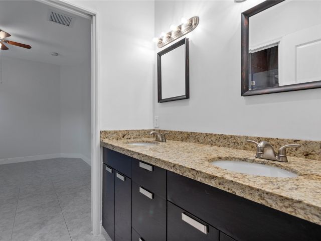 Home for rent at 316 SW 16th St B - photo 5818497