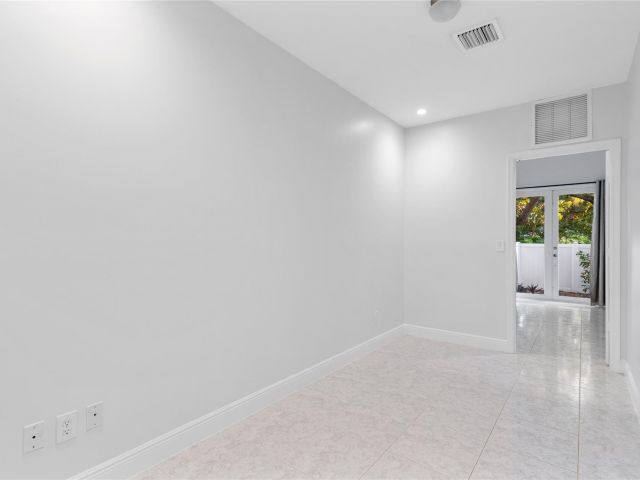 Home for rent at 316 SW 16th St B - photo 5818500