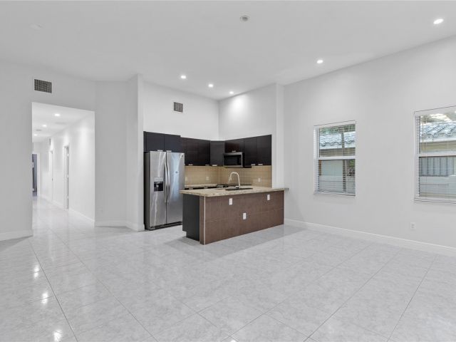 Home for rent at 316 SW 16th St B - photo 5818504