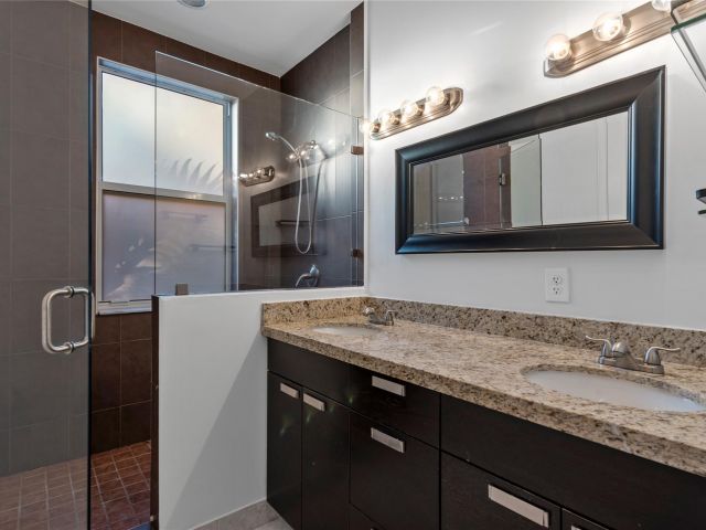 Home for rent at 316 SW 16th St B - photo 5818506