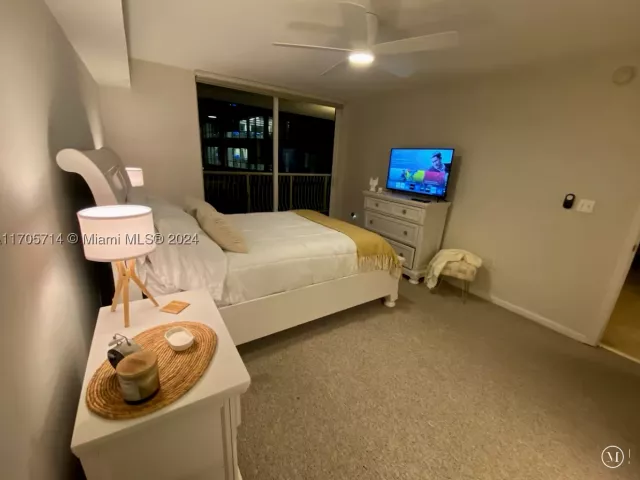 1-bedroom condo for rent in Miami - 1200 Brickell Bay Dr 3220 - MondialRealty