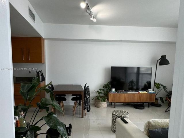 Apartment for sale  Unit #4004 - photo 5613918