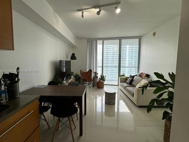 Apartment for sale  Unit #4004 - photo 5613922