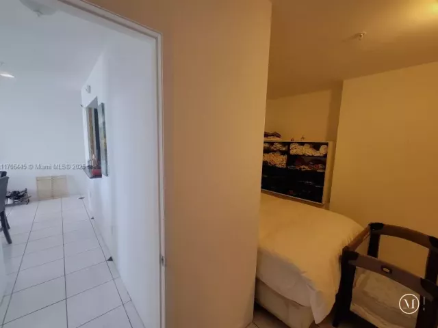 2-bedroom condo for sale in Miami Beach - 5601 Collins Ave PH-9 - MondialRealty