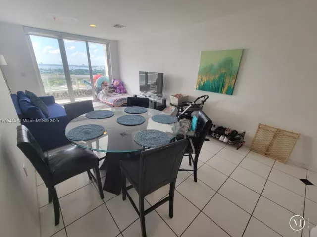 2-bedroom condo for sale in Miami Beach - 5601 Collins Ave PH-9 - MondialRealty
