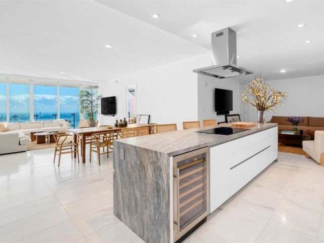 Apartment for sale  Unit #4902 - photo 5666068