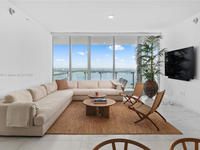 Apartment for sale  Unit #4902 - photo 5666072