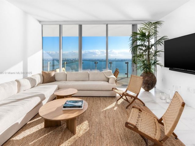 Apartment for sale  Unit #4902 - photo 5666074