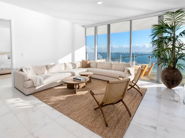 Apartment for sale  Unit #4902 - photo 5666075