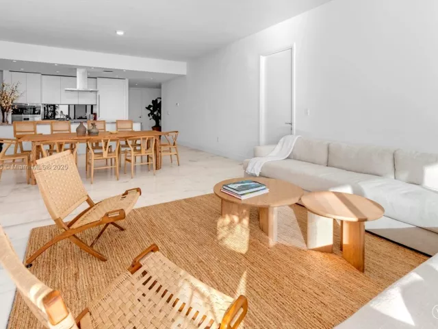 2-bedroom condo for sale in Miami - 700 NE 26th Ter 4902 - MondialRealty