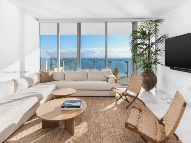 2-bedroom condo for sale in Miami - 700 NE 26th Ter 4902 - MondialRealty