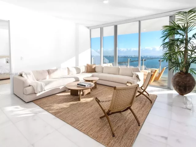 2-bedroom condo for sale in Miami - 700 NE 26th Ter 4902 - MondialRealty