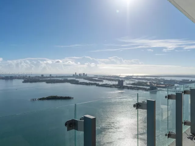 2-bedroom condo for sale in Miami - 700 NE 26th Ter 4902 - MondialRealty