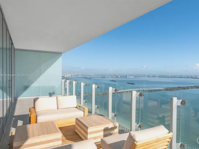 2-bedroom condo for sale in Miami - 700 NE 26th Ter 4902 - MondialRealty