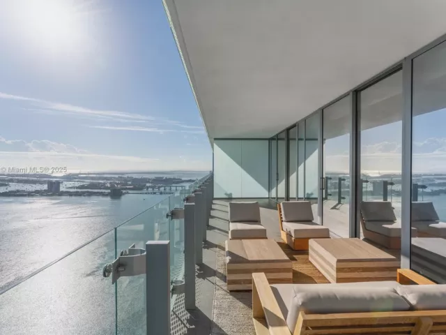 2-bedroom condo for sale in Miami - 700 NE 26th Ter 4902 - MondialRealty